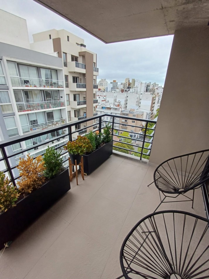 Venta de departamento dos ambientes, con balcon, cochera cubierta. Zona plaza mitre