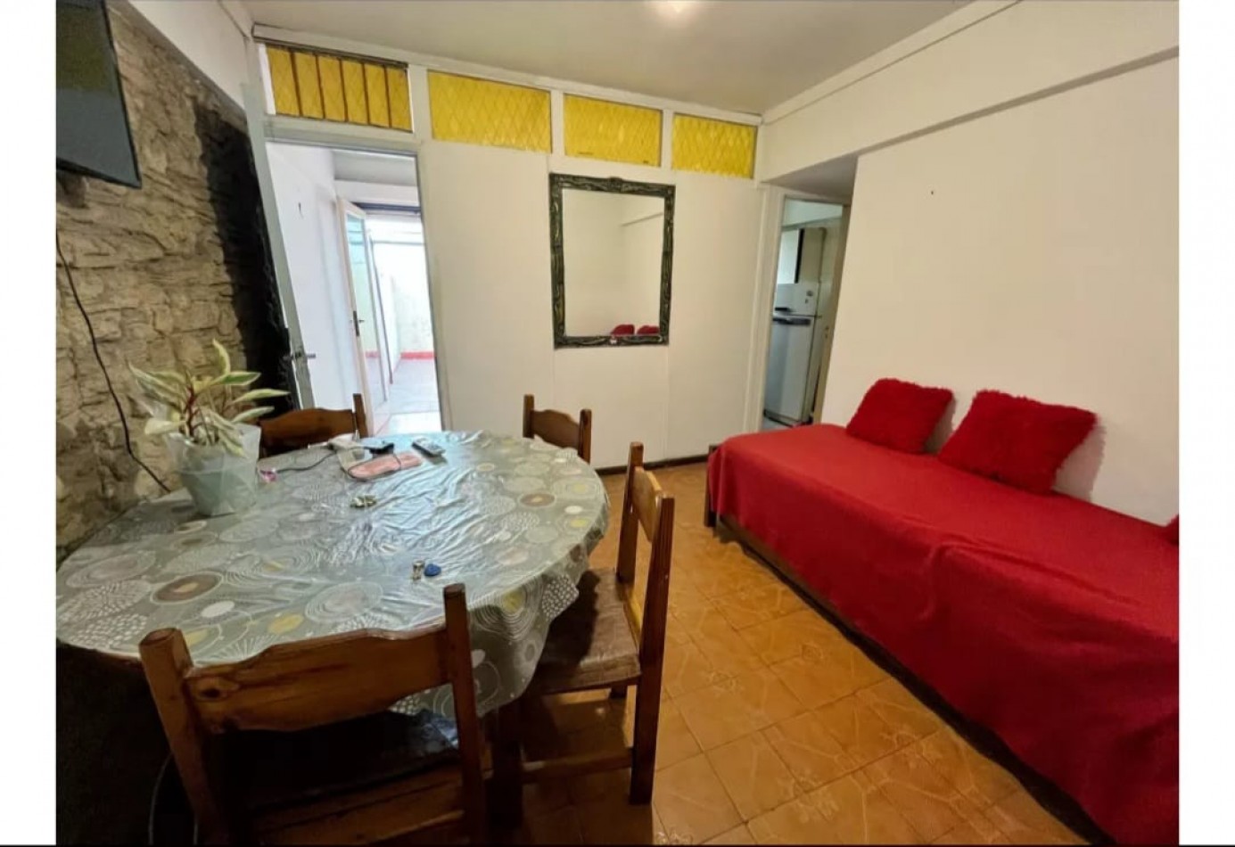 Venta de departamento de 1 ambiente y medio dividido con amplio patio