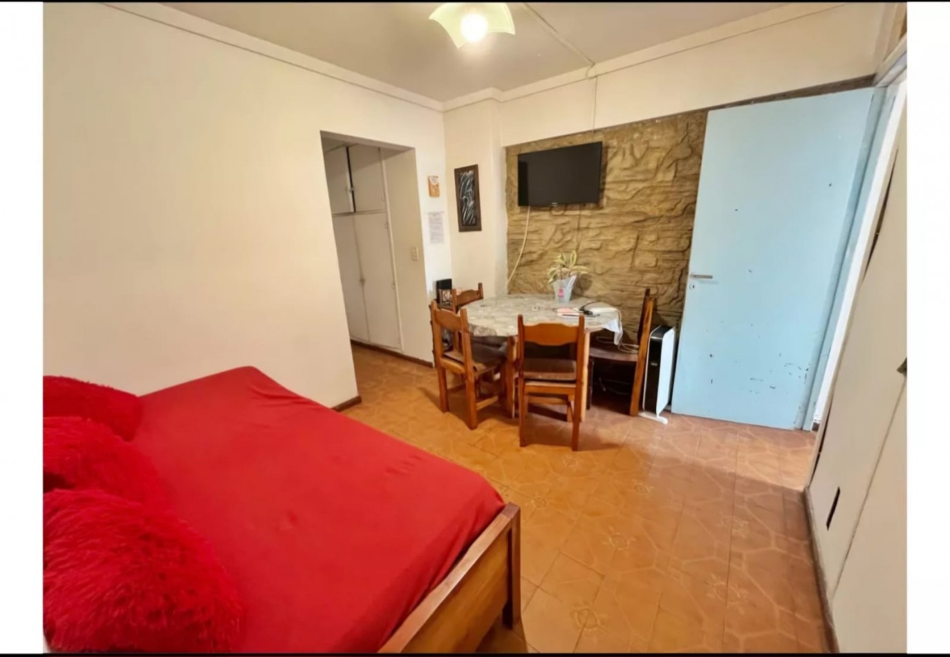 Venta de departamento de 1 ambiente y medio dividido con amplio patio