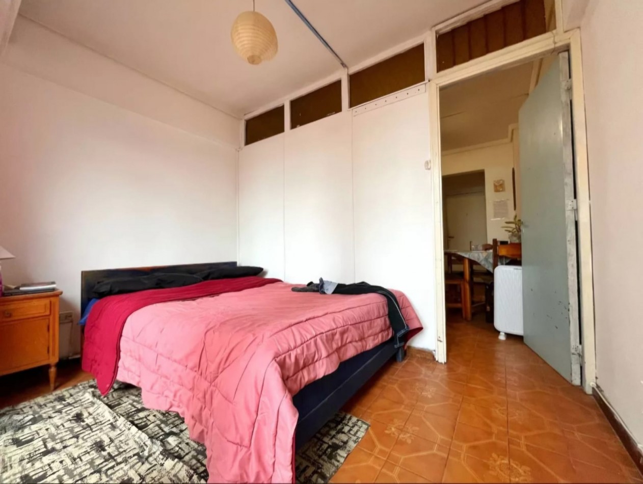 Venta de departamento de 1 ambiente y medio dividido con amplio patio