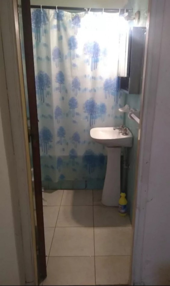 Venta de departamento de 1 ambiente y medio dividido con amplio patio