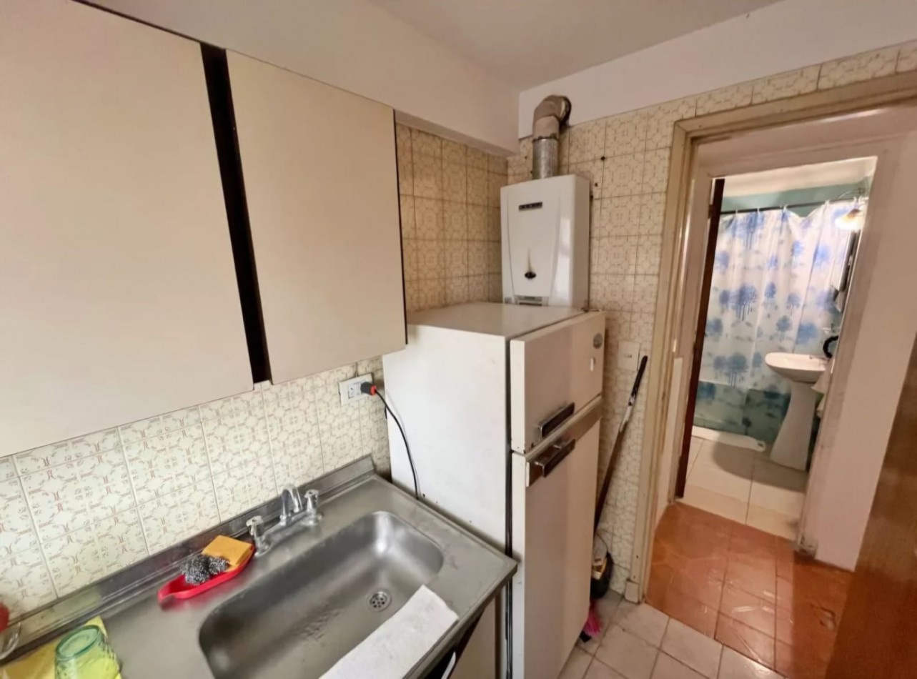 Venta de departamento de 1 ambiente y medio dividido con amplio patio