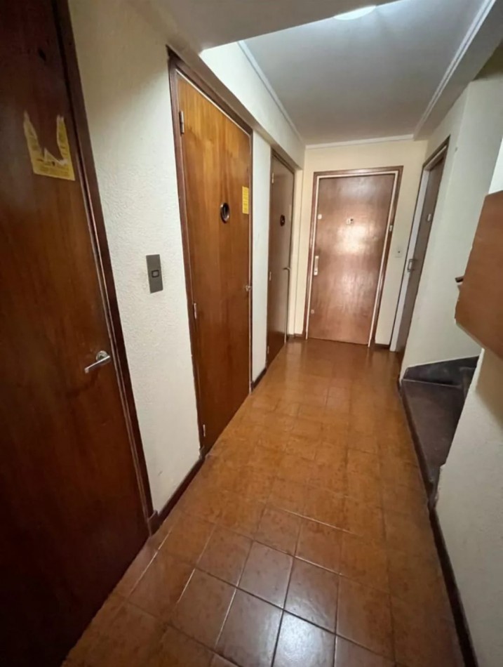 Venta de departamento de 1 ambiente y medio dividido con amplio patio