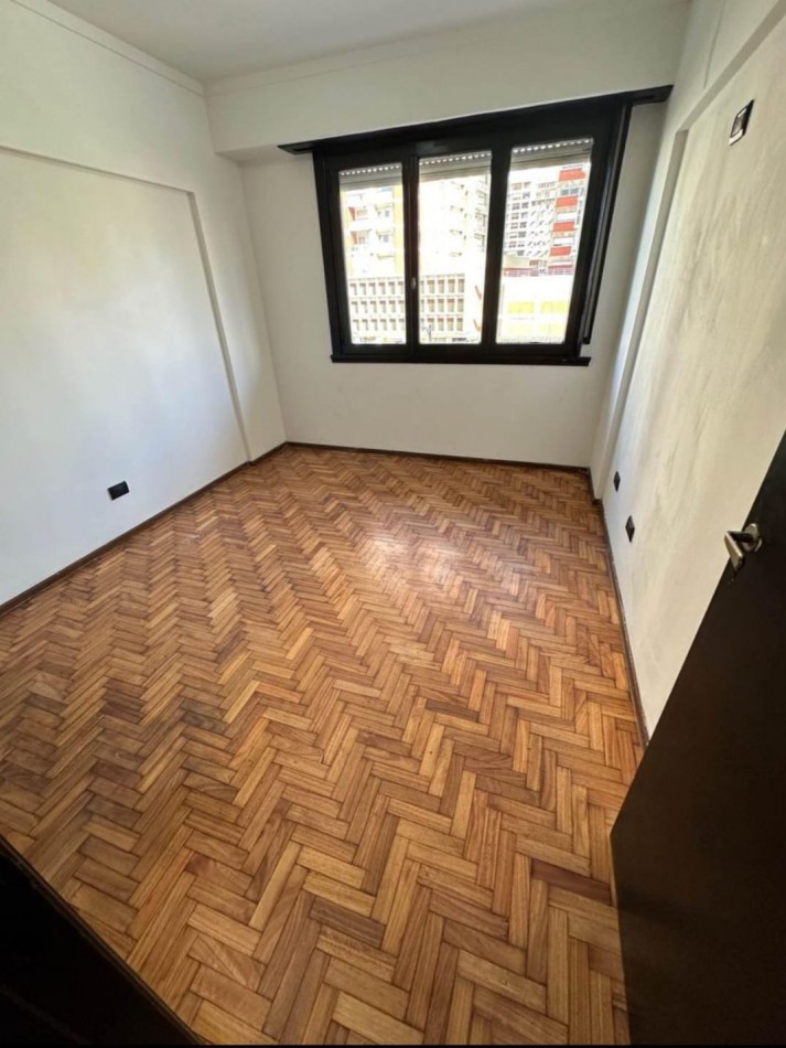 Venta de departamento dos ambientes con balcon vista al mar 