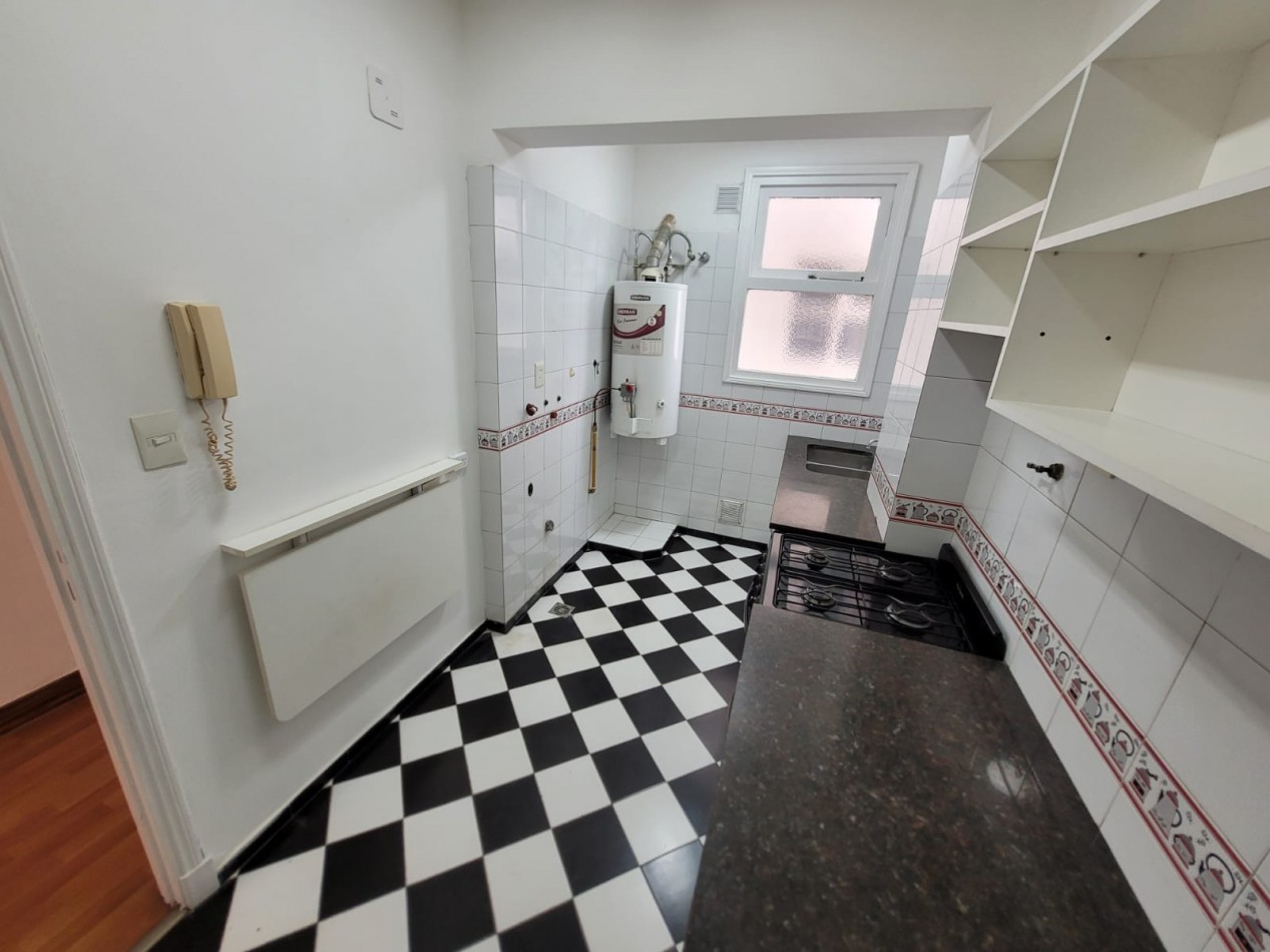 Departamento 3 ambientes a la calle con balcon saliente