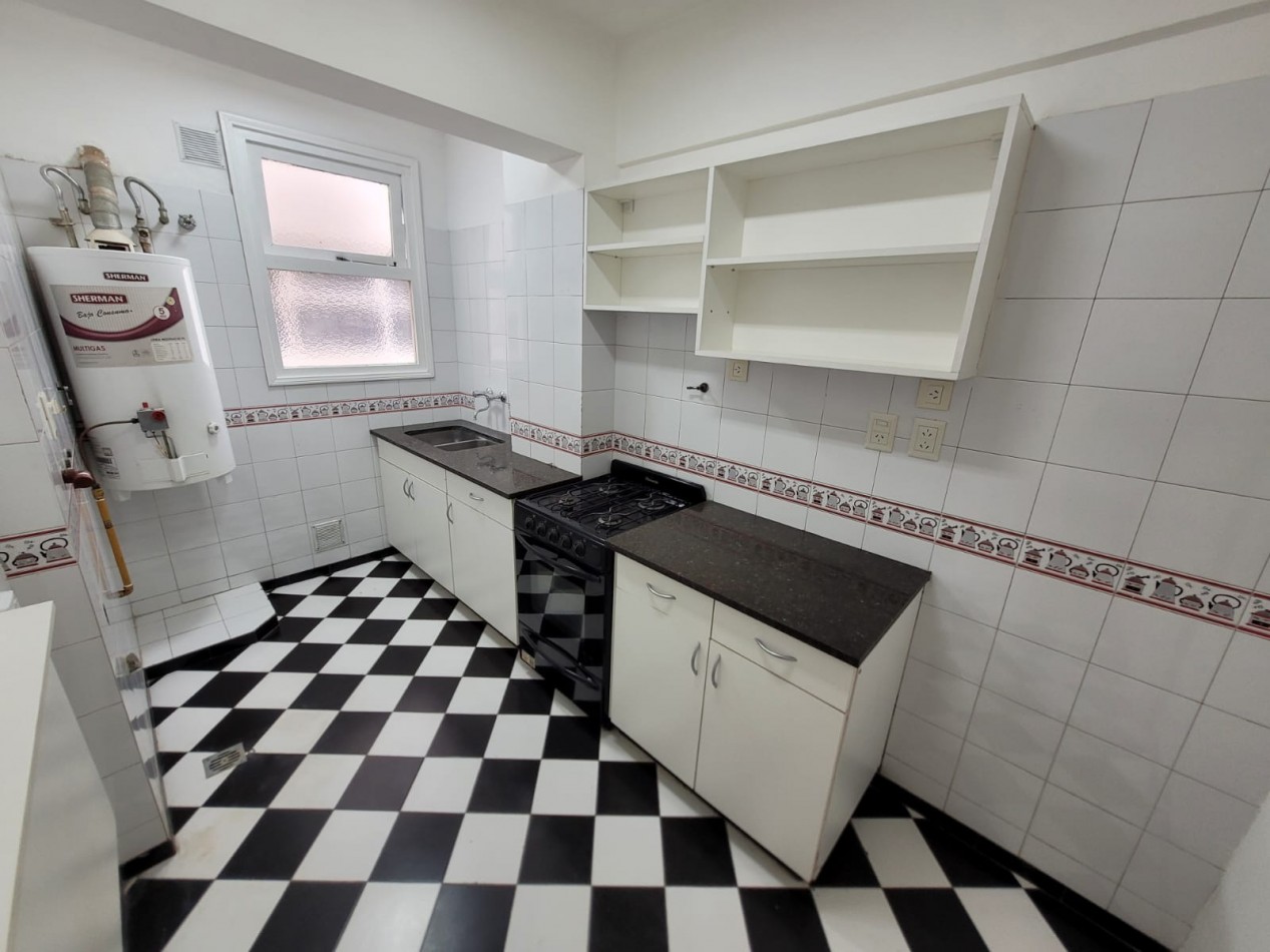 Departamento 3 ambientes a la calle con balcon saliente