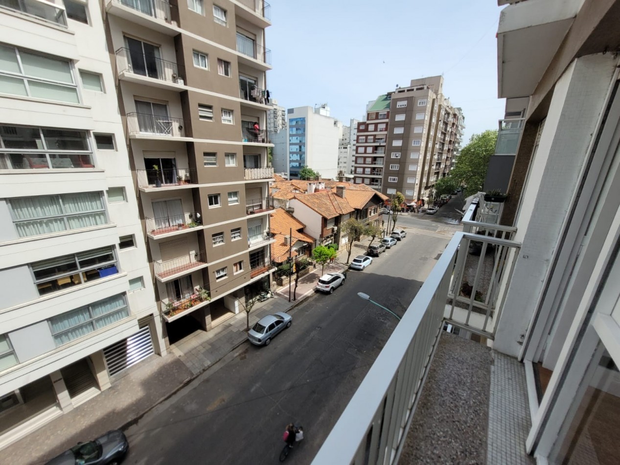 Departamento 3 ambientes a la calle con balcon saliente