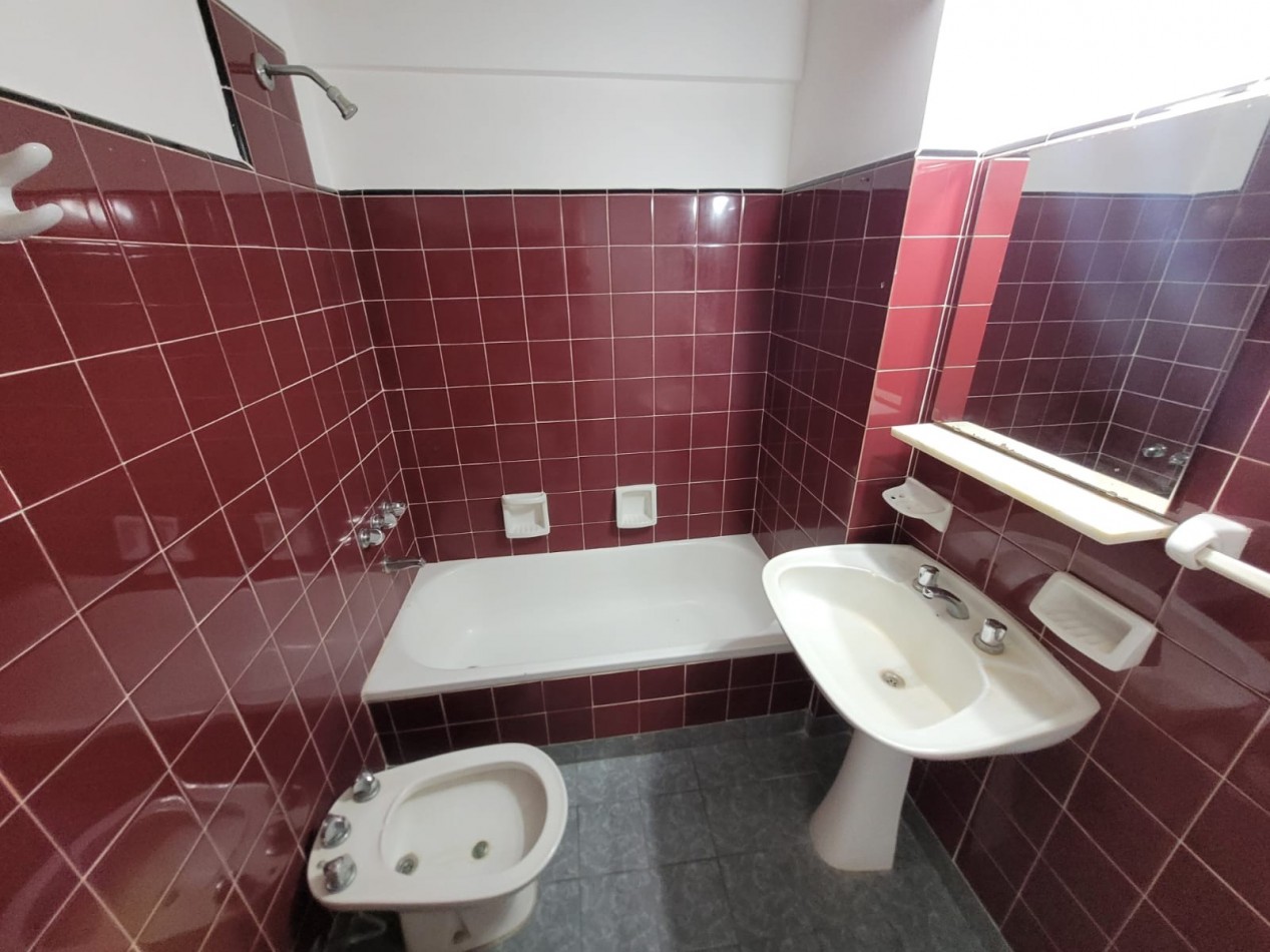 Departamento 3 ambientes a la calle con balcon saliente