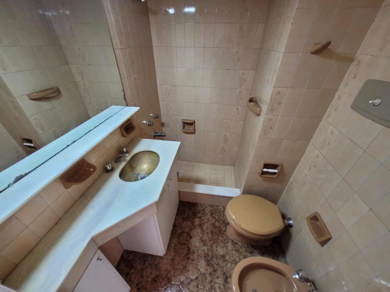 Departamento 3 ambientes a la calle con balcon saliente