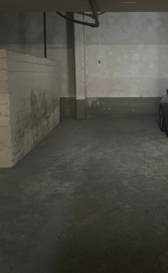  Venta de departamento 3 ambientes a la calle con balcon saliente corrido y cubierto. Con cochera fija n8 y baulera.