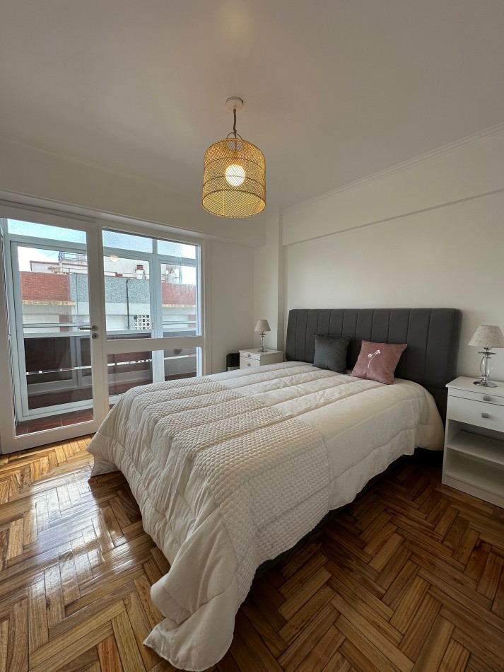  Venta de departamento 3 ambientes a la calle con balcon saliente corrido y cubierto. Con cochera fija n8 y baulera.