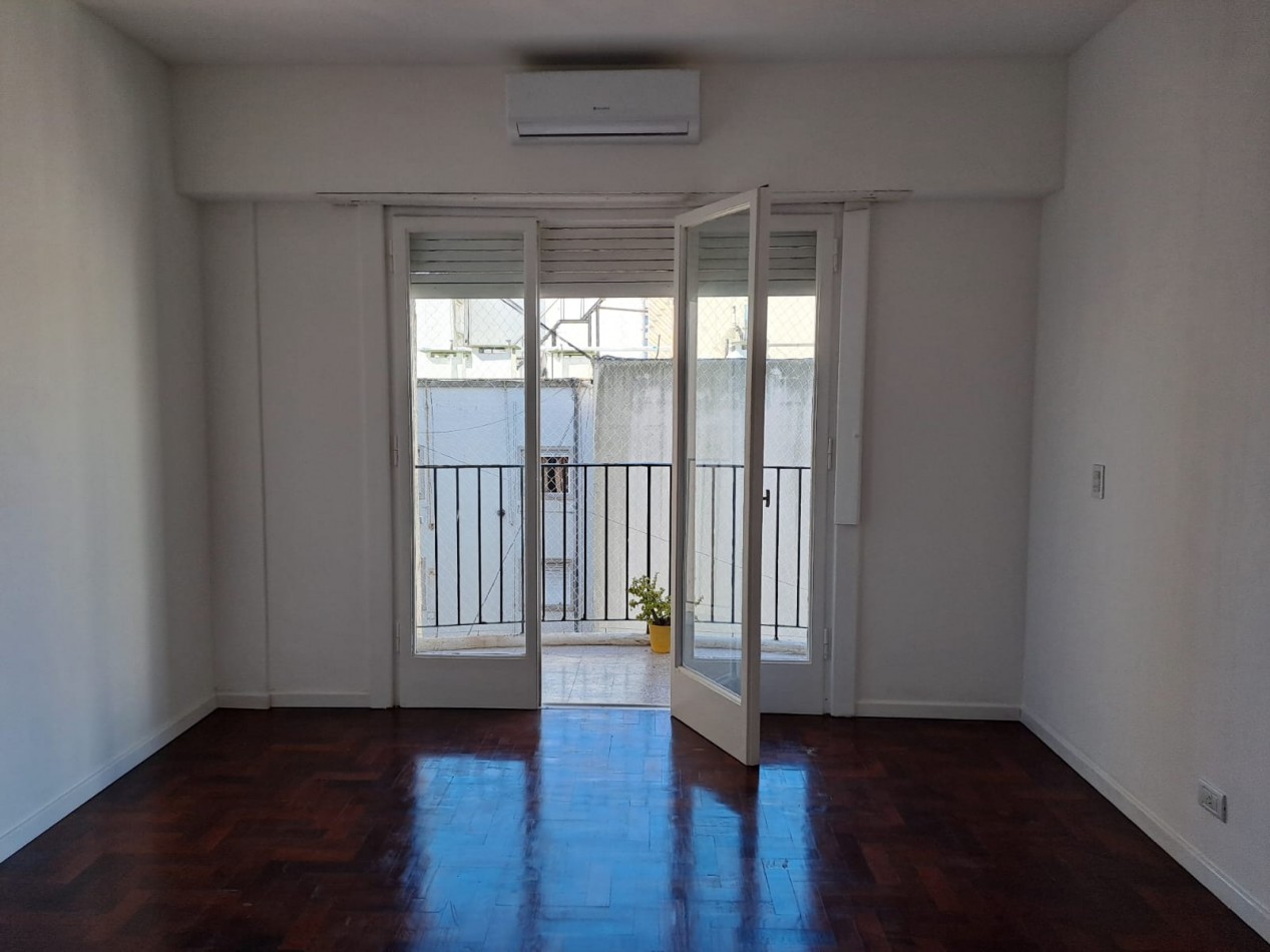 Venta de departamento ambiente y medio, Reciclado. Zona Centro