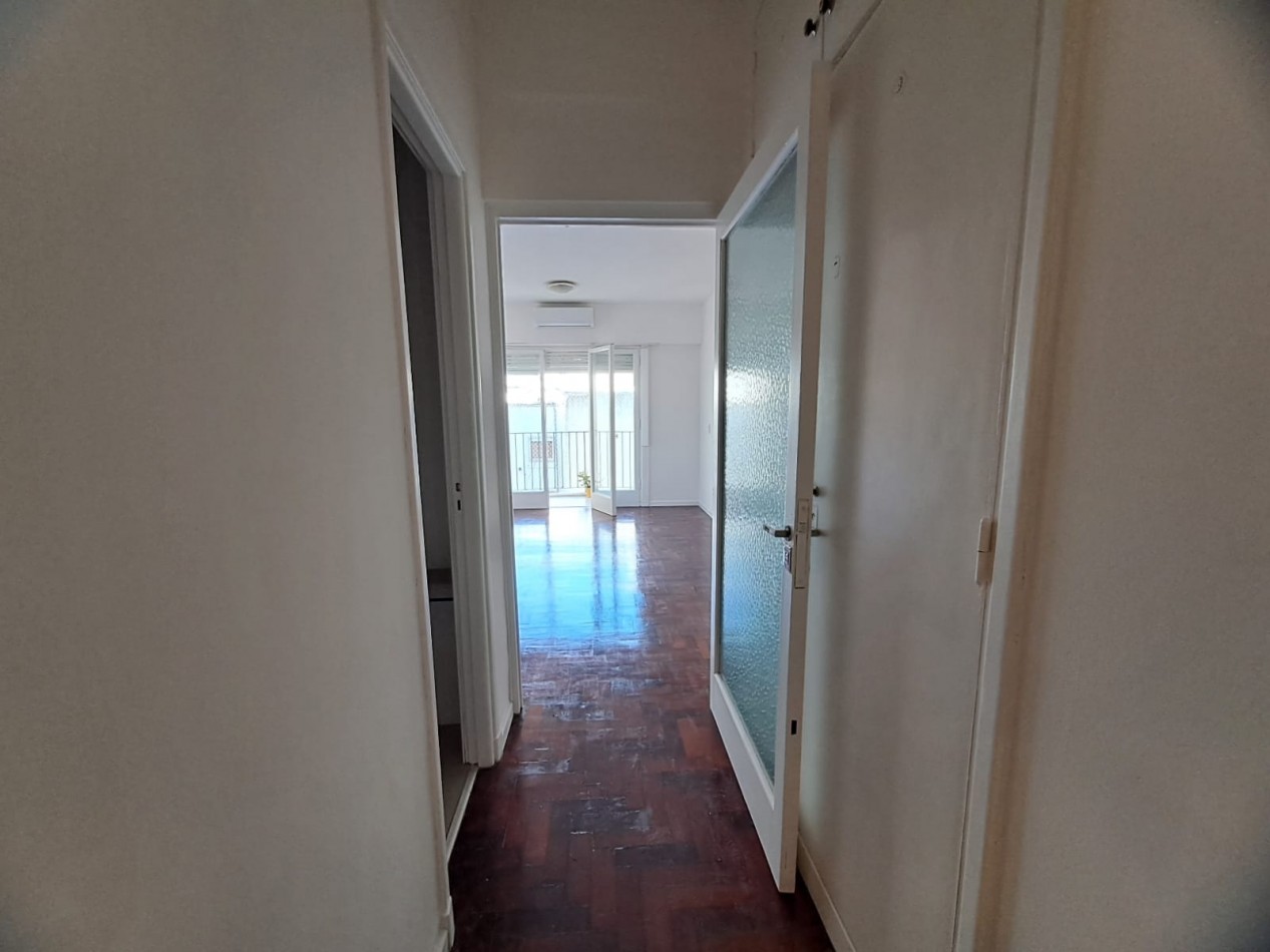 Venta de departamento ambiente y medio, Reciclado. Zona Centro