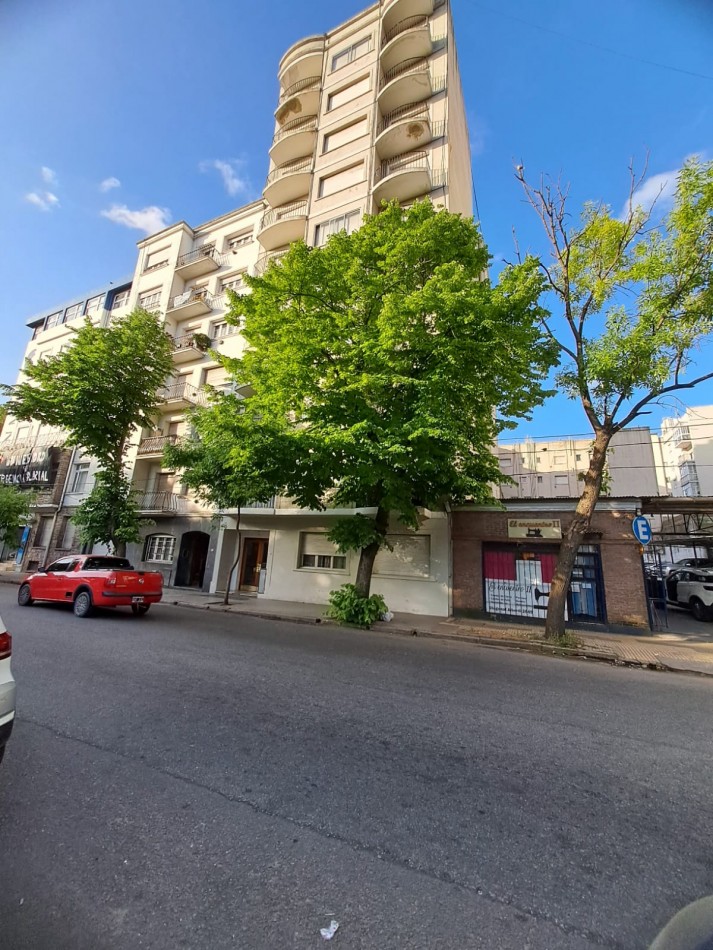 Venta de departamento ambiente y medio, Reciclado. Zona Centro