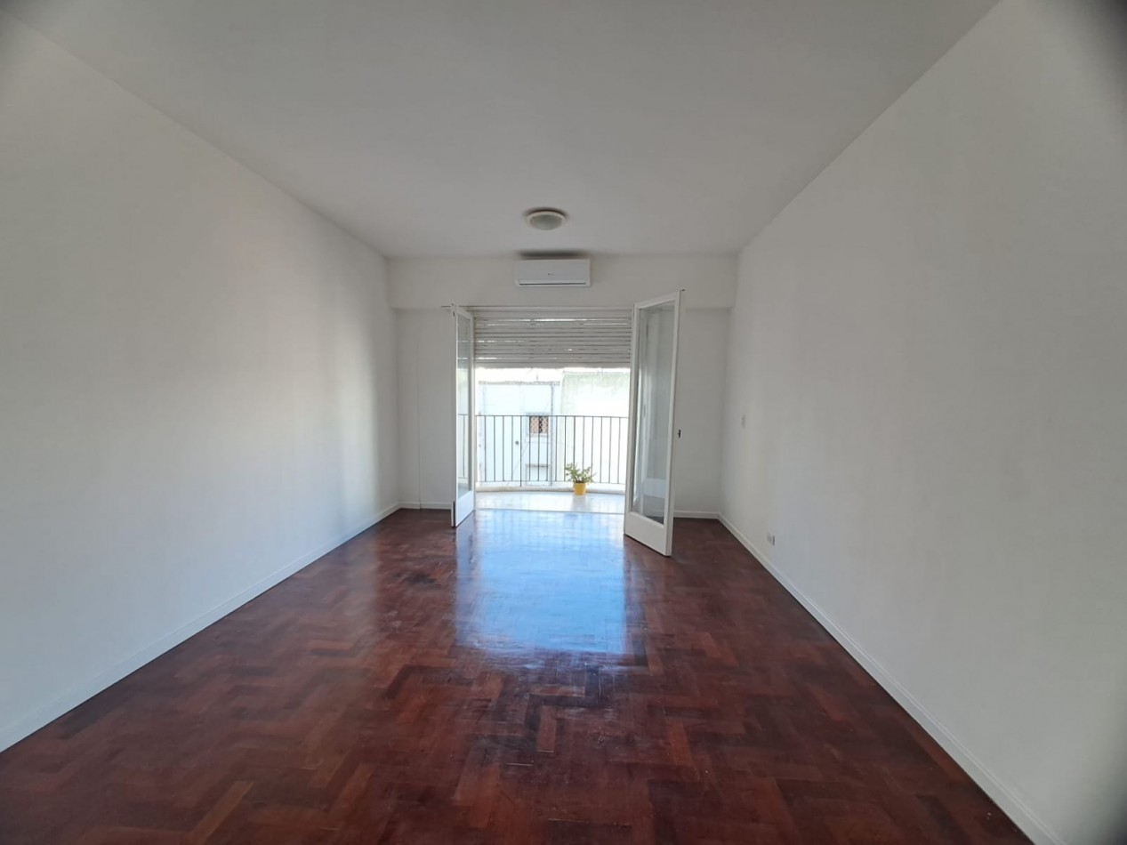 Venta de departamento ambiente y medio, Reciclado. Zona Centro