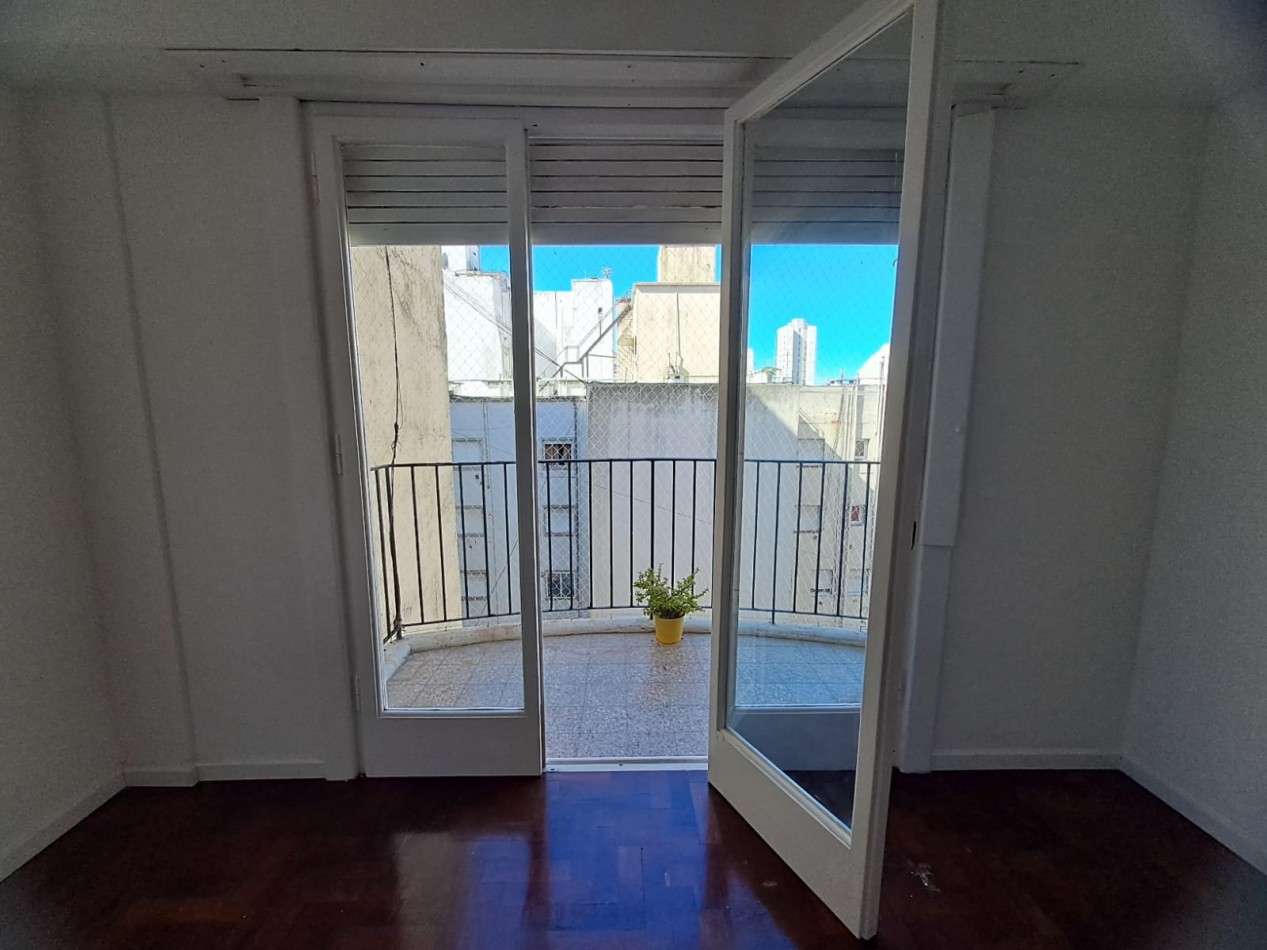 Venta de departamento ambiente y medio, Reciclado. Zona Centro