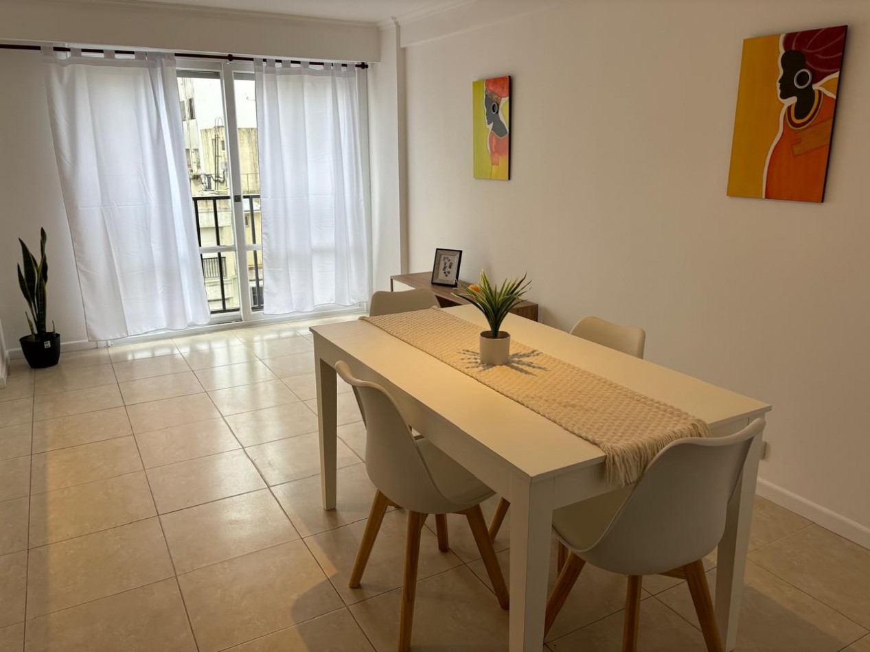 Venta 2 ambientes con dependencias de servicio , a la calle ,balcon frances y vista lateral al mar