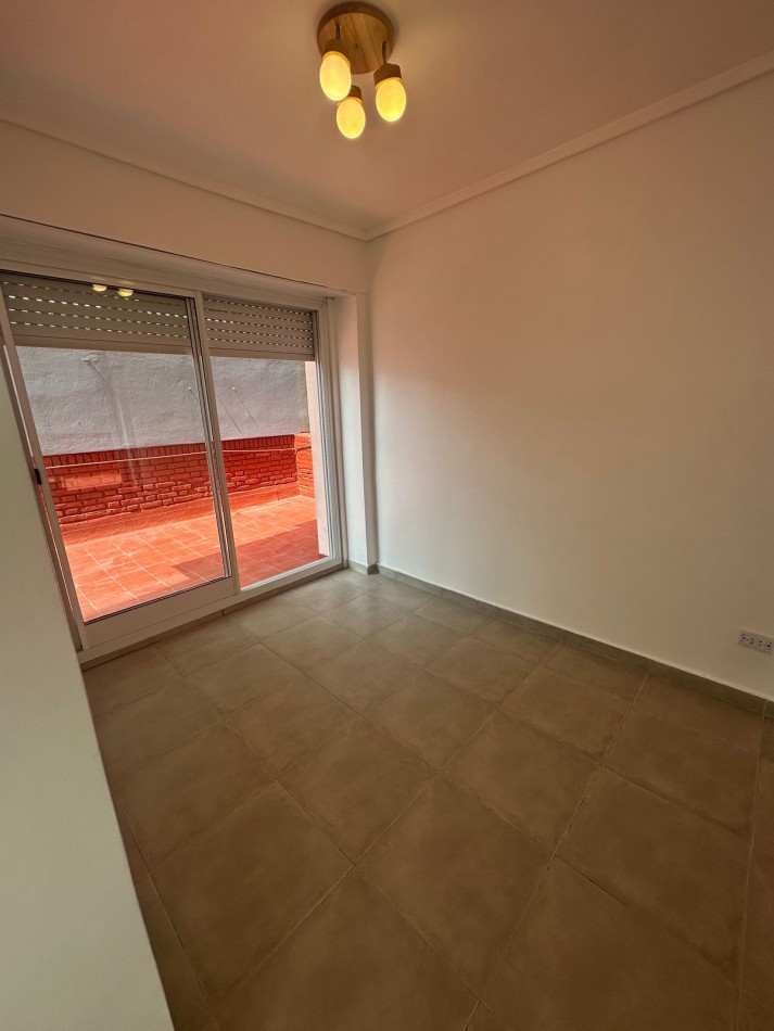 Venta de departamento 3 ambientes a la calle con cochera fija Gran Balcon terraza. Vista frontal al mar