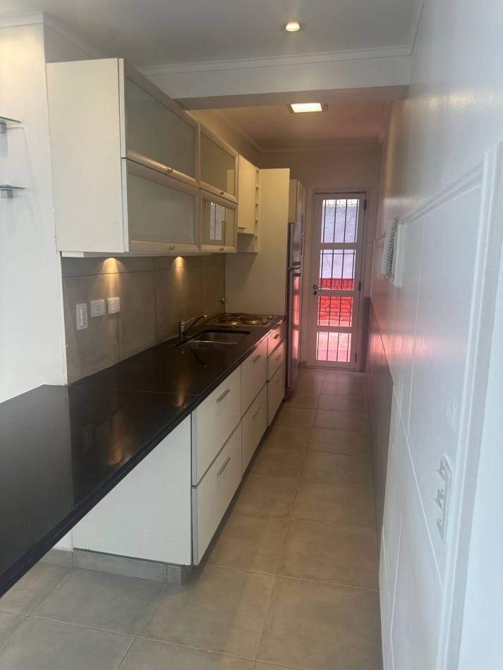 Venta de departamento 3 ambientes a la calle con cochera fija Gran Balcon terraza. Vista frontal al mar