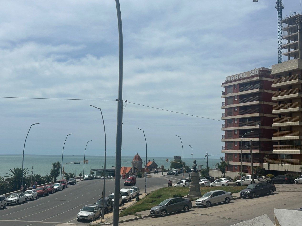 Venta de departamento 3 ambientes a la calle con cochera fija Gran Balcon terraza. Vista frontal al mar