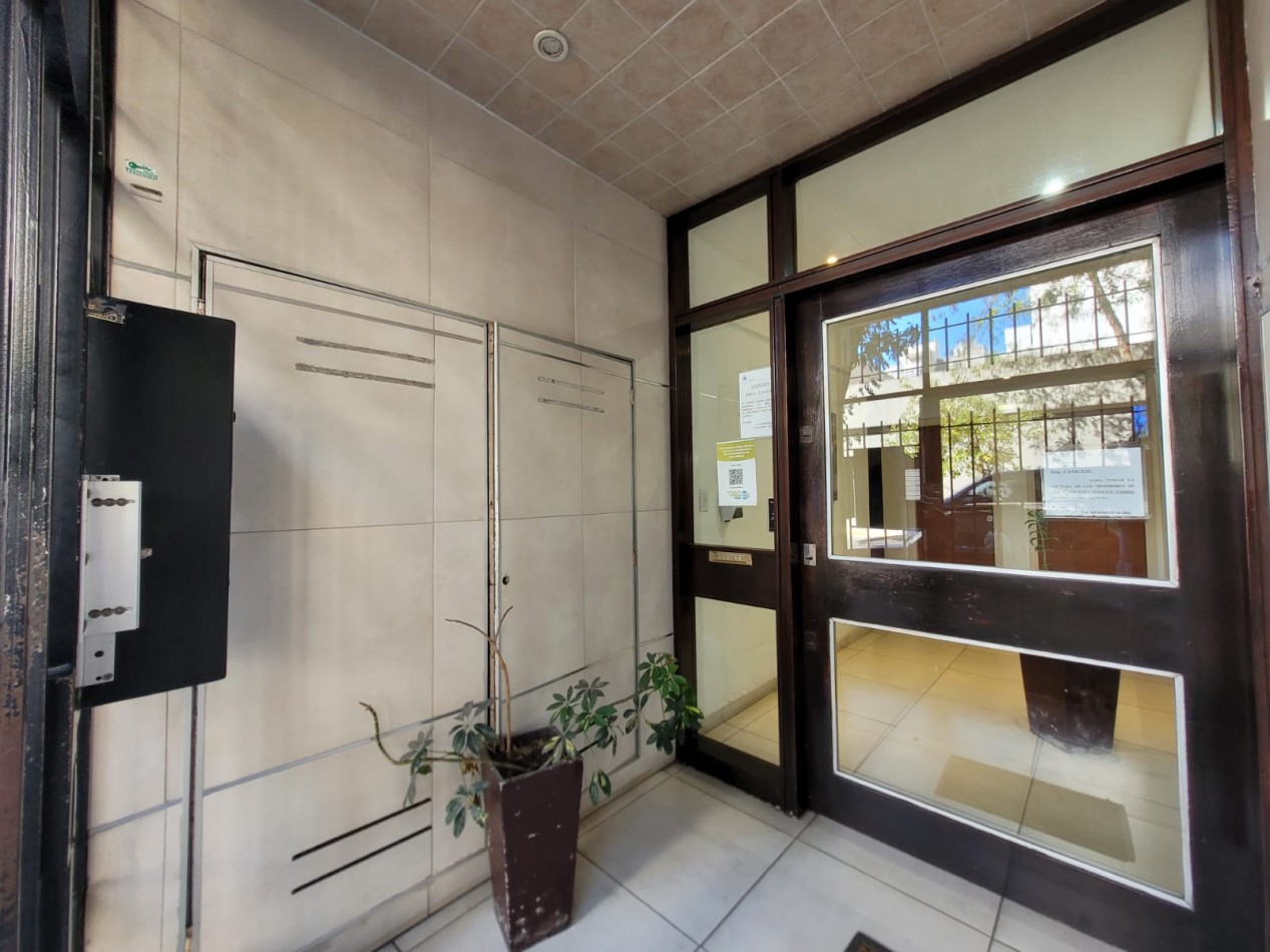 Venta de  PISO 3 ambientes, balcon saliente