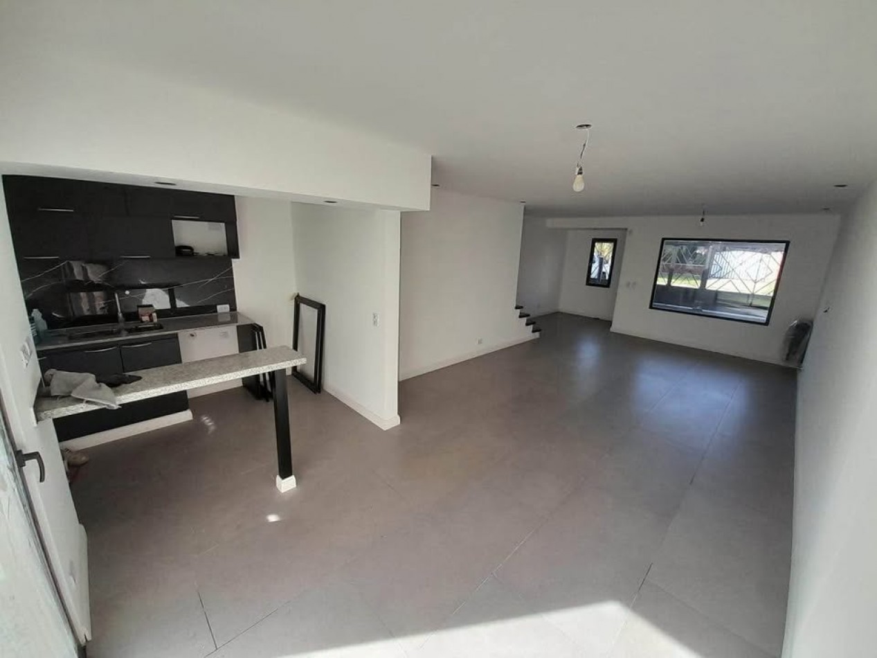 Duplex tres ambientes a estrenar. Barrio los Pinares