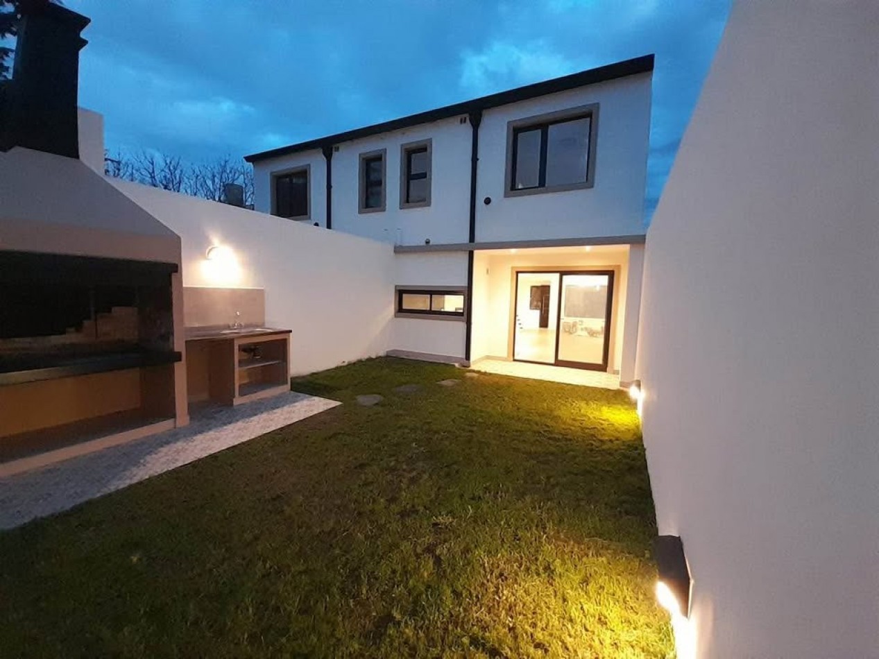 Duplex tres ambientes a estrenar. Barrio los Pinares