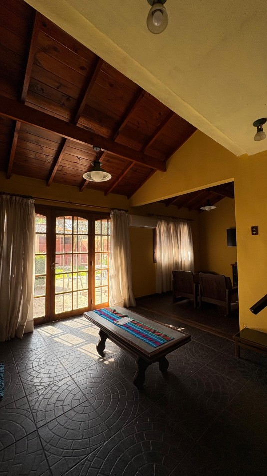 Venta de casa cinco ambientes, Santa Clara del Mar 