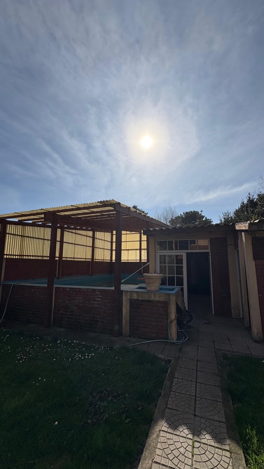 Venta de casa cinco ambientes, Santa Clara del Mar 
