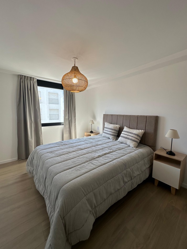 Venta de departamento 2 ambientes  a la calle, con balcon vista lateral al mar 