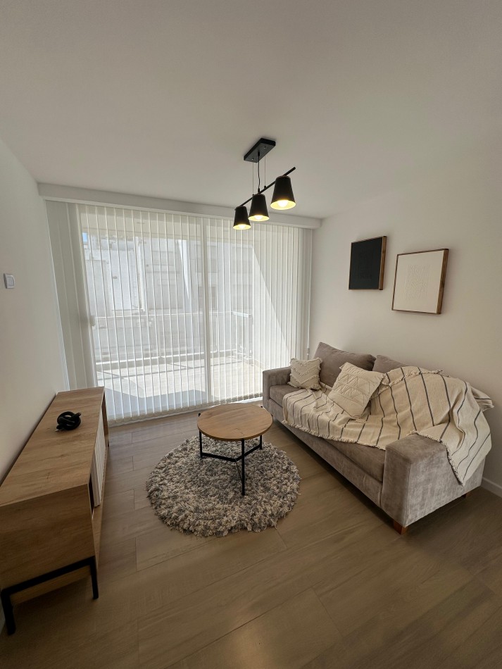 Venta de departamento 2 ambientes  a la calle, con balcon vista lateral al mar 