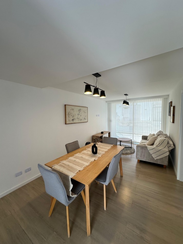 Venta de departamento 2 ambientes  a la calle, con balcon vista lateral al mar 