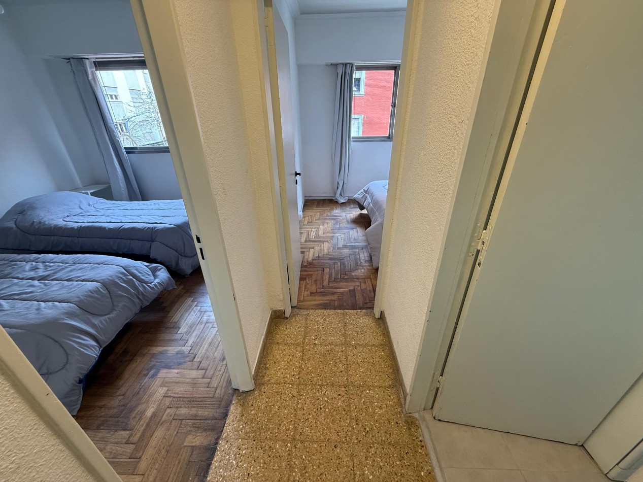 Venta de departamento 3 ambientes a la calle con balcon saliente, todo externo.