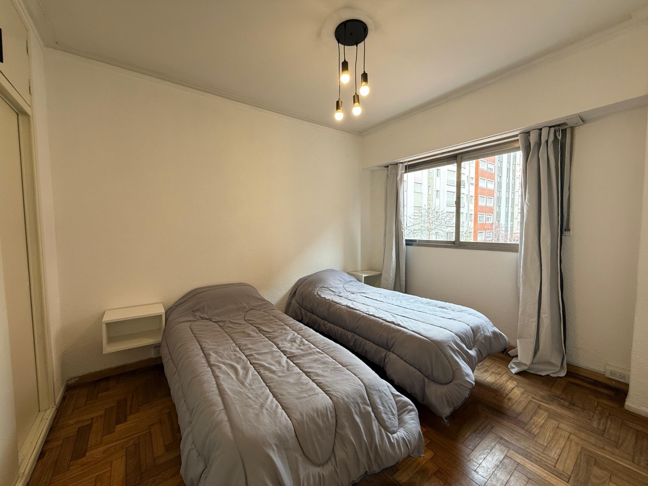 Venta de departamento 3 ambientes a la calle con balcon saliente, todo externo.