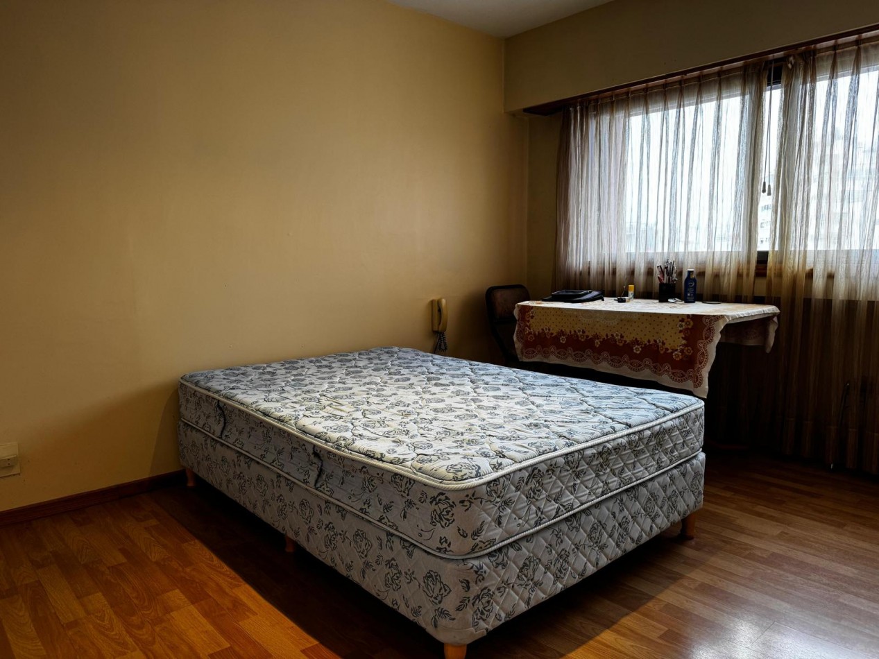 Venta de EXCLUSIVO PISO 4 AMBIENTES CON DEPENDENCIA/PARRILA/COCHERA/BAULERA EN ZONA CENTRO