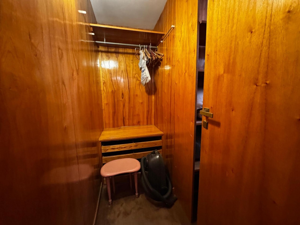 Venta de EXCLUSIVO PISO 4 AMBIENTES CON DEPENDENCIA/PARRILA/COCHERA/BAULERA EN ZONA CENTRO