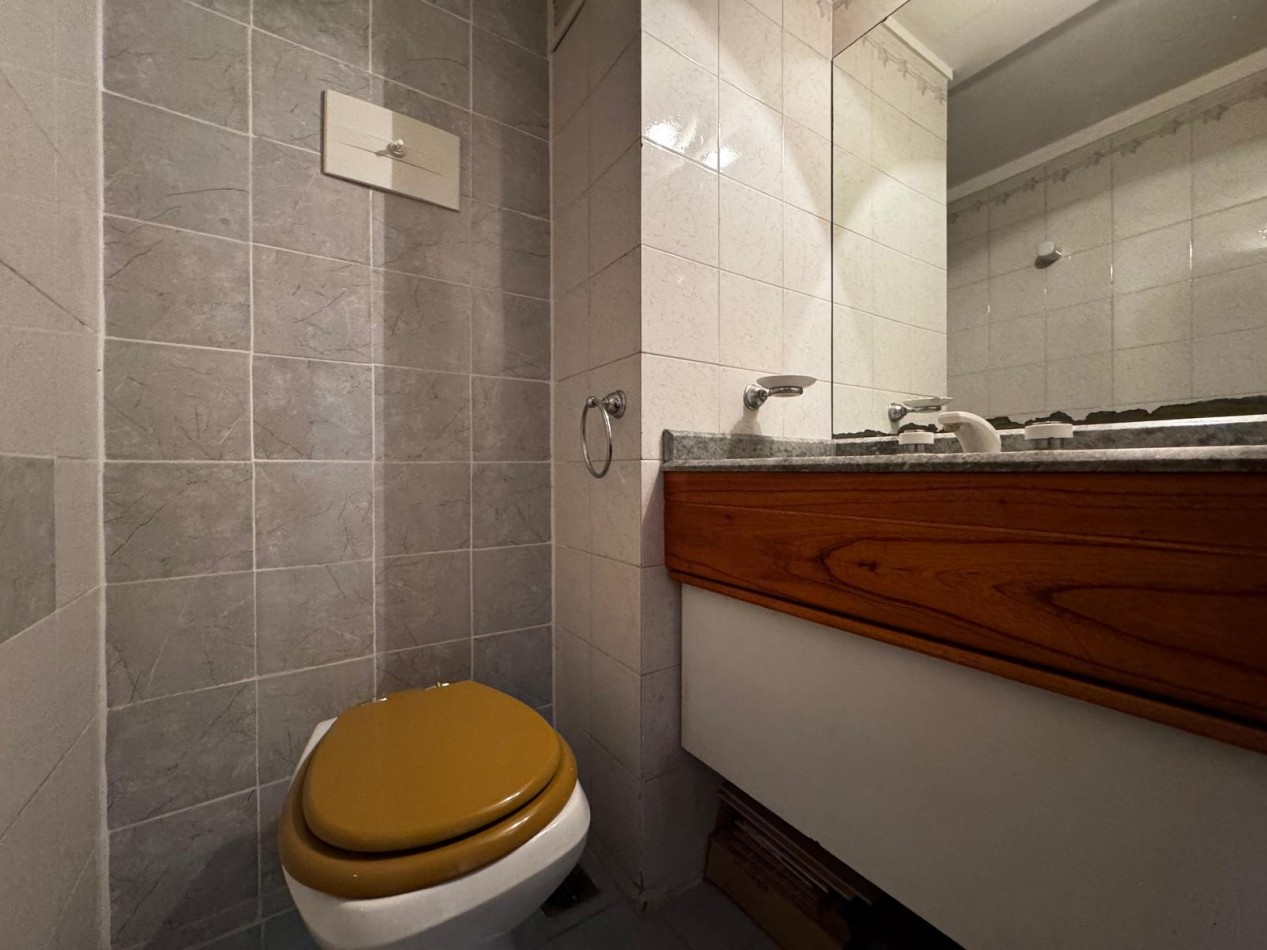 Venta de EXCLUSIVO PISO 4 AMBIENTES CON DEPENDENCIA/PARRILA/COCHERA/BAULERA EN ZONA CENTRO