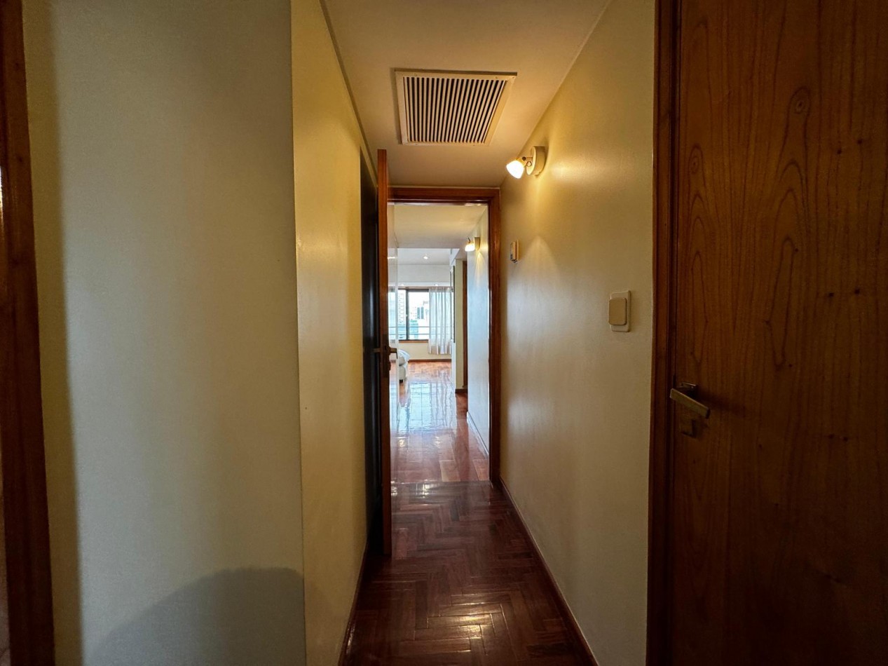 Venta de EXCLUSIVO PISO 4 AMBIENTES CON DEPENDENCIA/PARRILA/COCHERA/BAULERA EN ZONA CENTRO