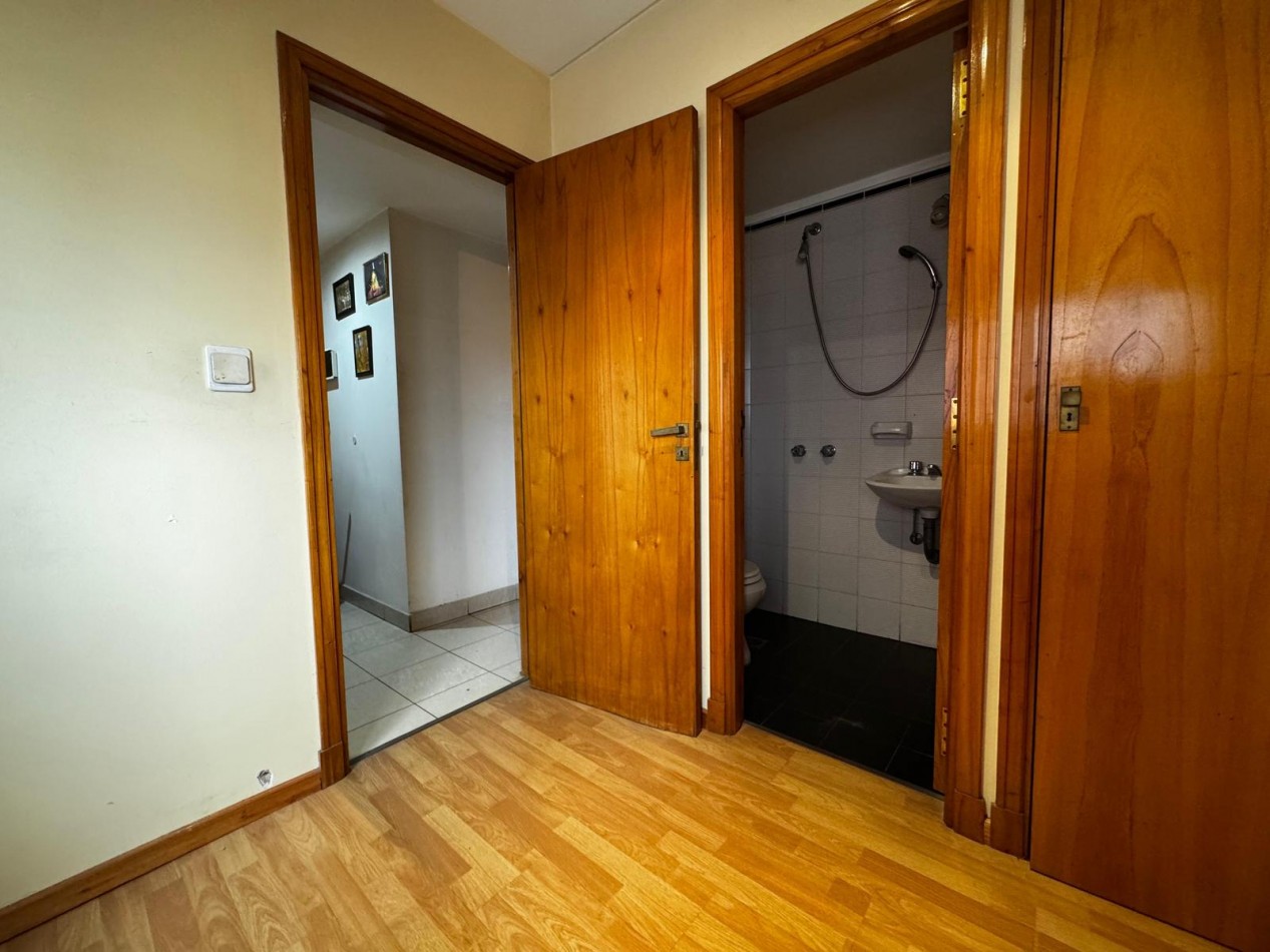 Venta de EXCLUSIVO PISO 4 AMBIENTES CON DEPENDENCIA/PARRILA/COCHERA/BAULERA EN ZONA CENTRO
