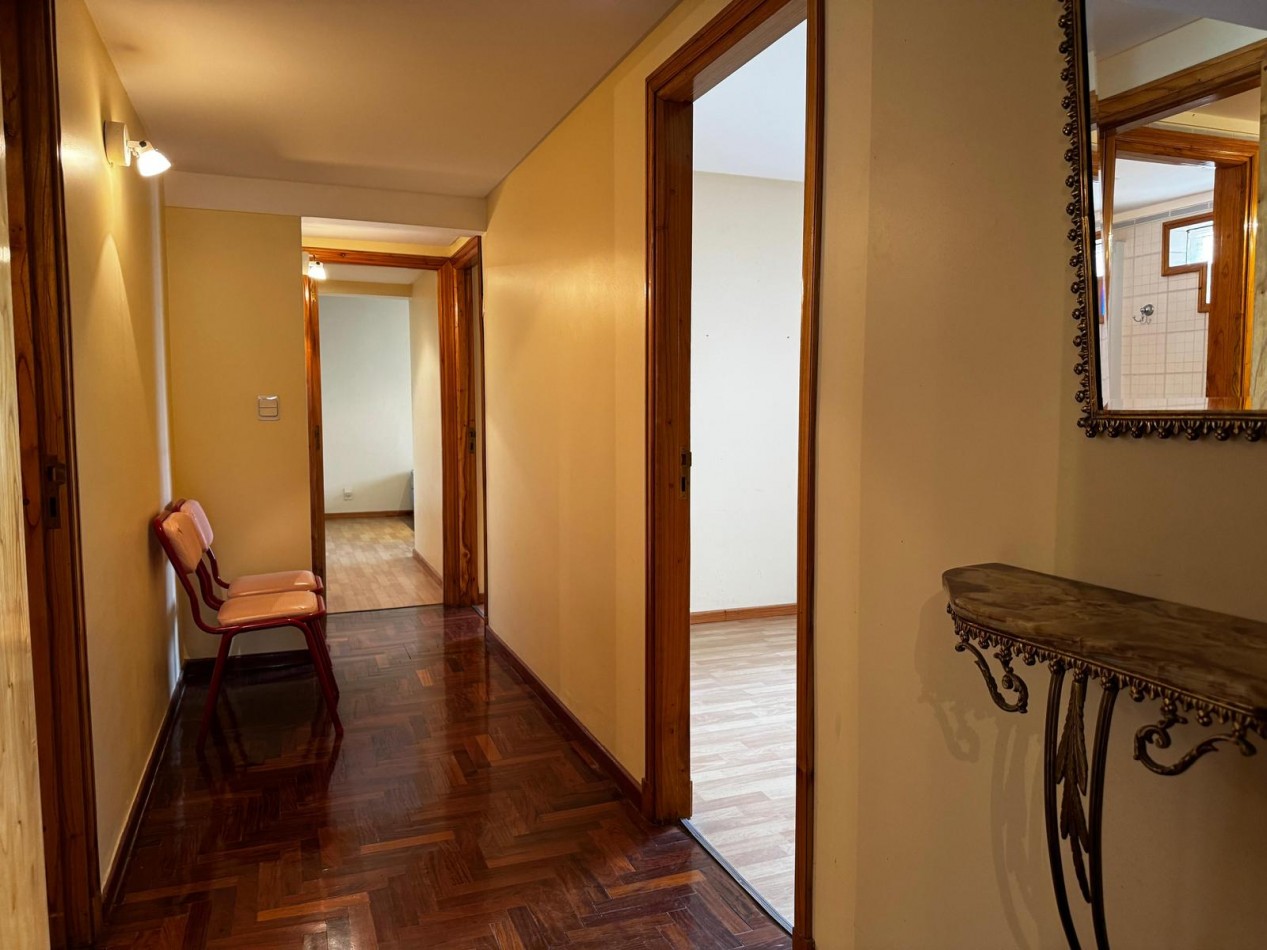 Venta de EXCLUSIVO PISO 4 AMBIENTES CON DEPENDENCIA/PARRILA/COCHERA/BAULERA EN ZONA CENTRO