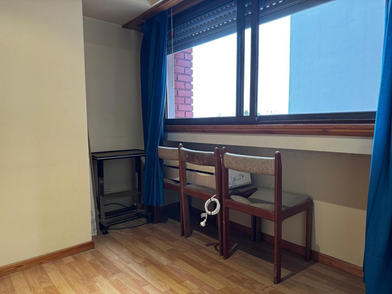 Venta de EXCLUSIVO PISO 4 AMBIENTES CON DEPENDENCIA/PARRILA/COCHERA/BAULERA EN ZONA CENTRO