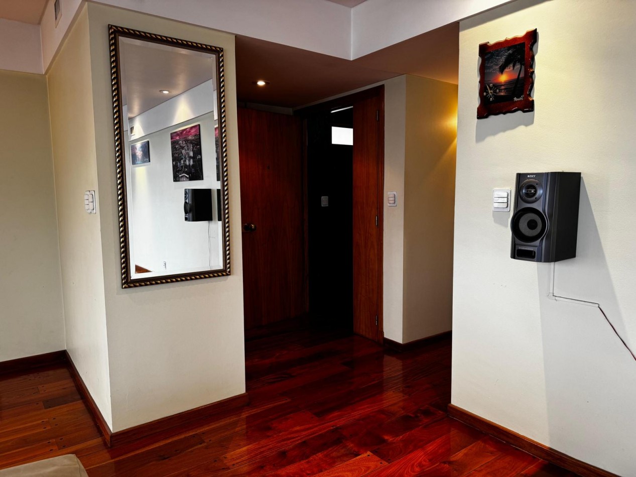 Venta de EXCLUSIVO PISO 4 AMBIENTES CON DEPENDENCIA/PARRILA/COCHERA/BAULERA EN ZONA CENTRO