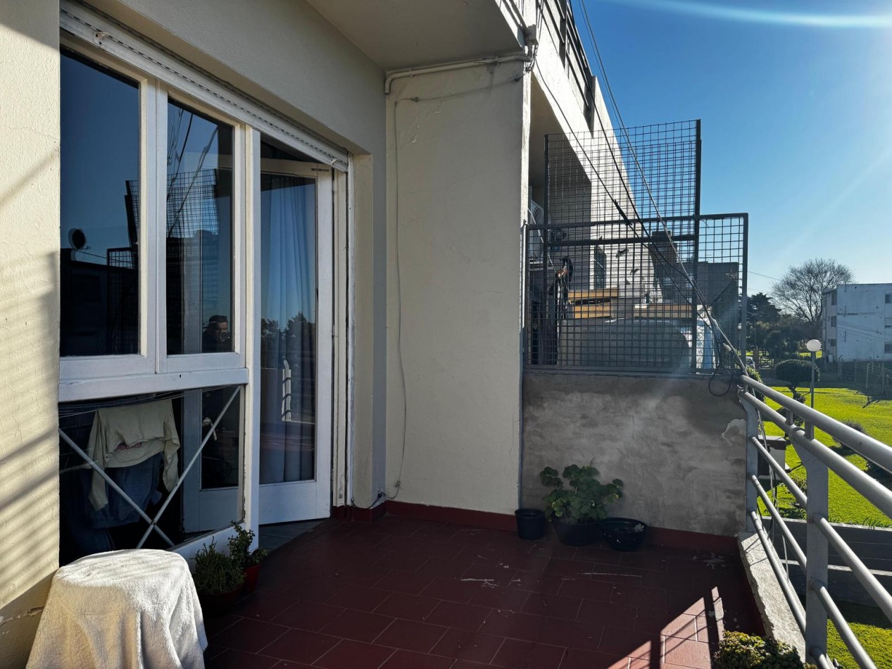 Venta de departamento cuatro ambientes con balcon terraza y vista abierta - San Carlos