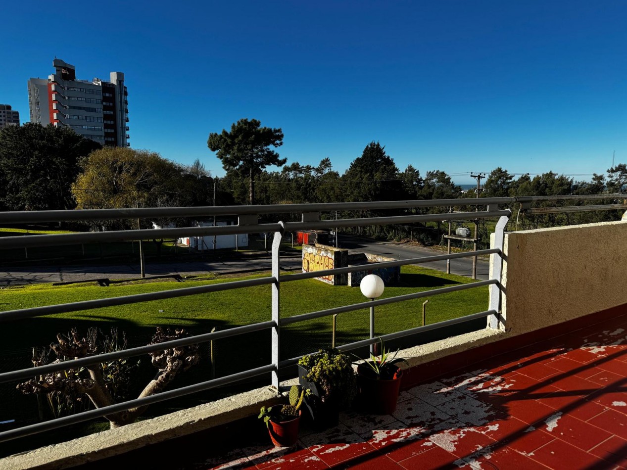 Venta de departamento cuatro ambientes con balcon terraza y vista abierta - San Carlos