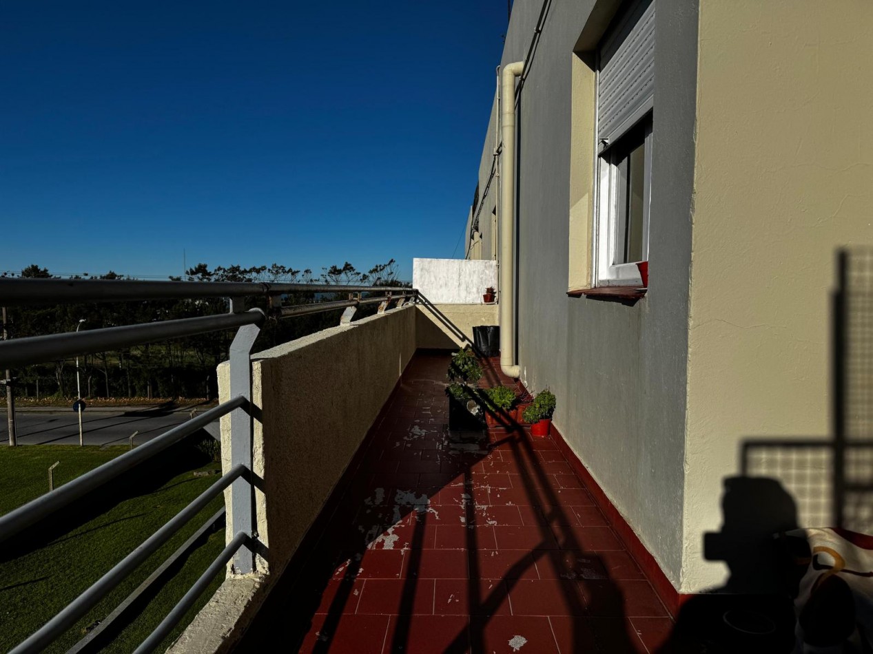 Venta de departamento cuatro ambientes con balcon terraza y vista abierta - San Carlos