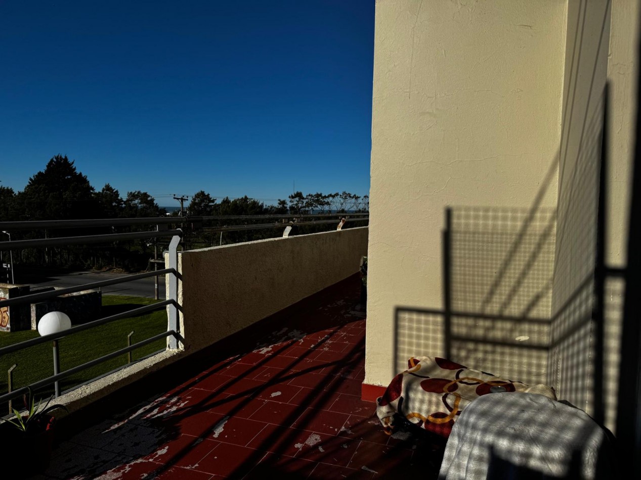 Venta de departamento cuatro ambientes con balcon terraza y vista abierta - San Carlos