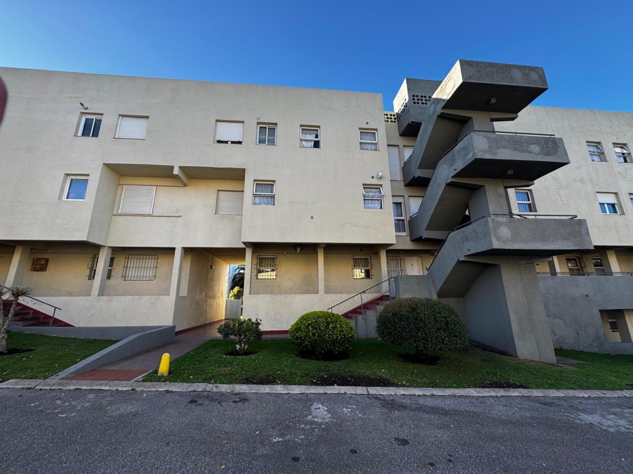 Venta de departamento cuatro ambientes con balcon terraza y vista abierta - San Carlos