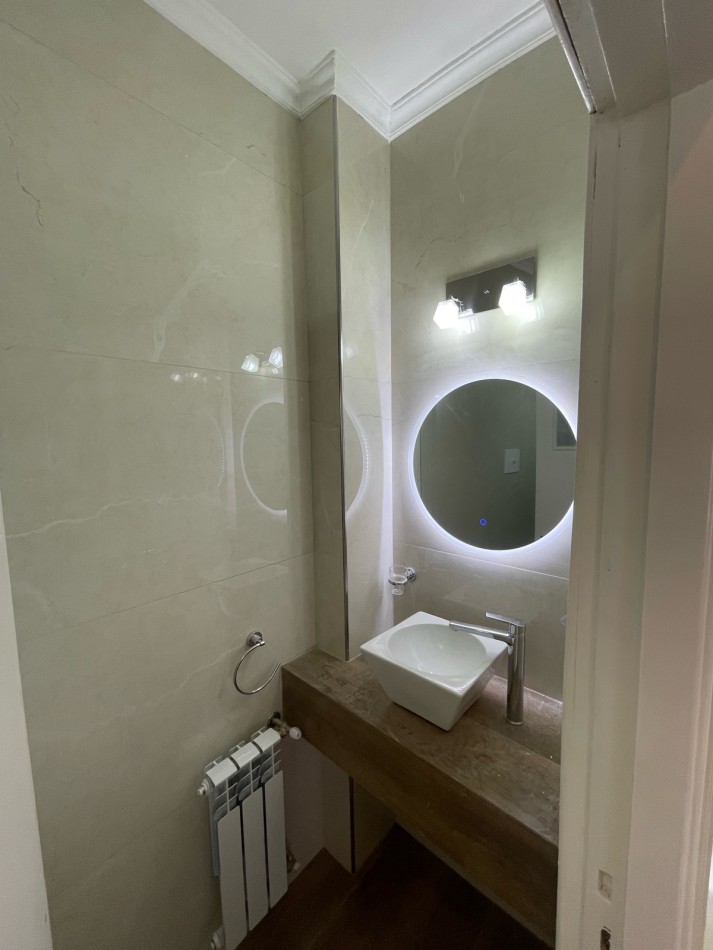 Venta de departamento tres ambientes, con patio. La perla norte
