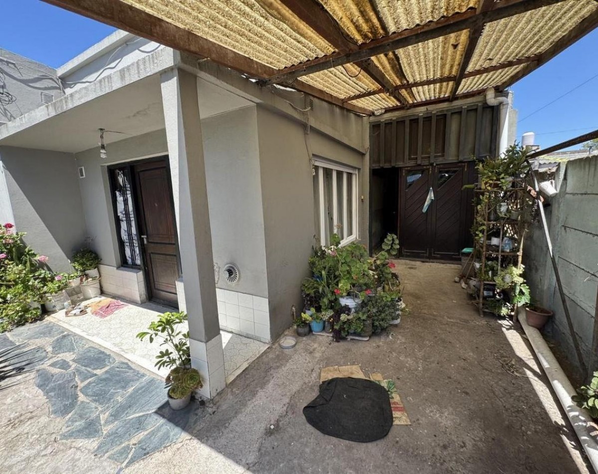 Venta de dos casas en un mismo terreno con todos los servicios. OPORTUNIDAD UNICA