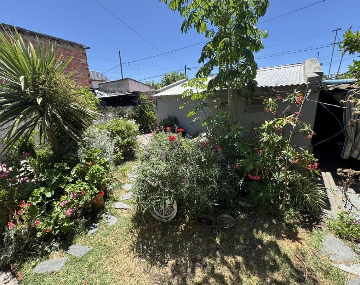 Venta de dos casas en un mismo terreno con todos los servicios. OPORTUNIDAD UNICA